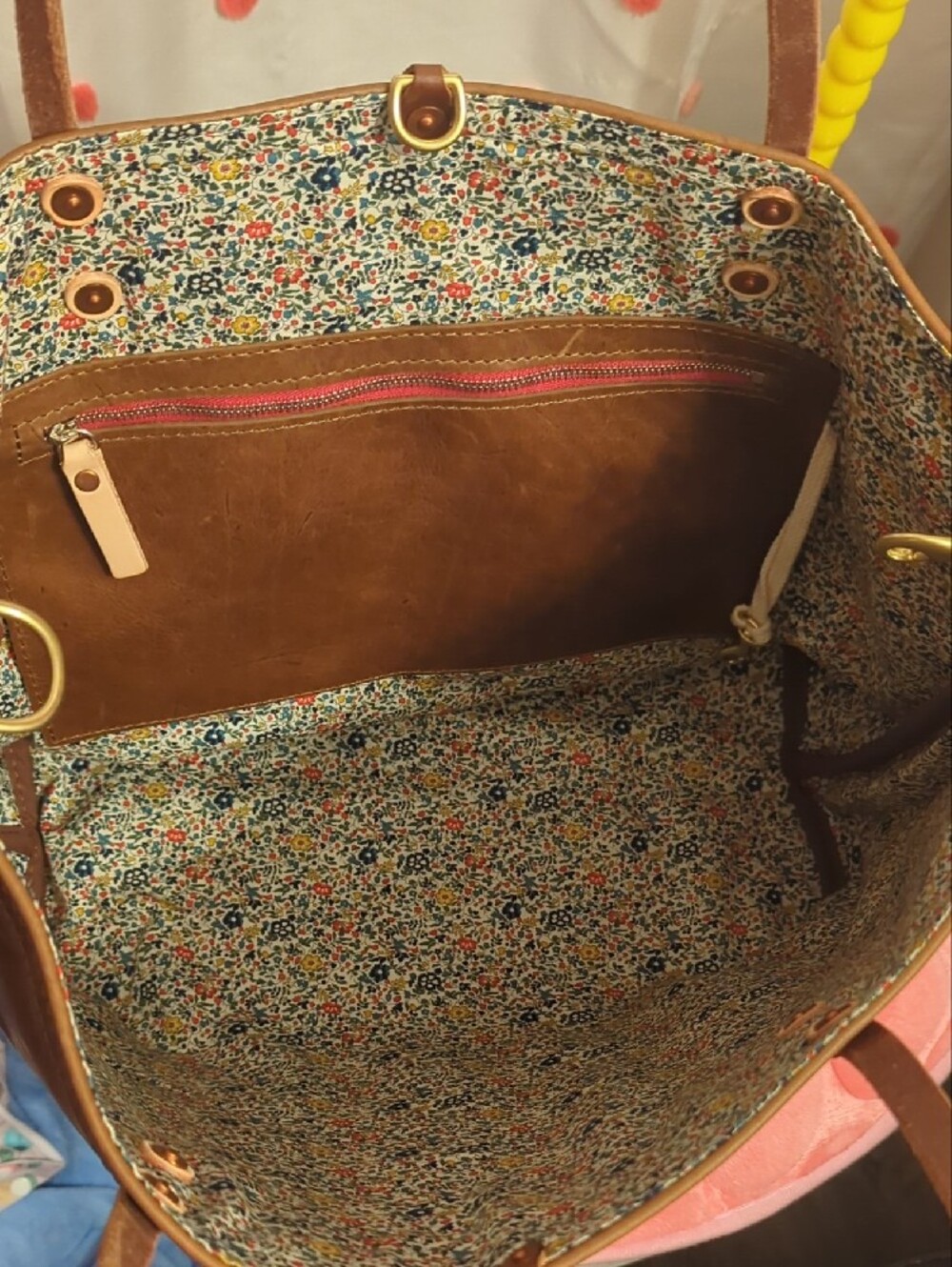 Classic Chestnut Leather Tote with Logo Patch Real Camel Leather - Picture 3 of 4